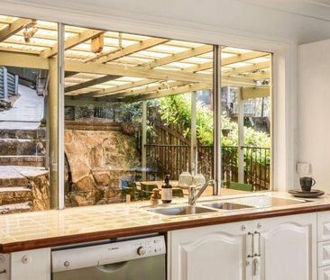 Stunning 3 Bedroom House with Water Views - Photo 2