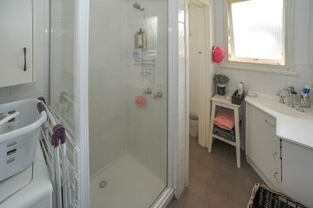 Beautiful Two bedroom Apartment! - Photo 5