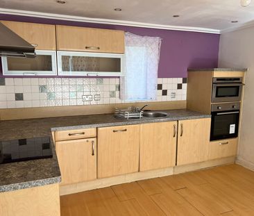 Two Bedroom two bathroom close to barking station - £1850 - Photo 3
