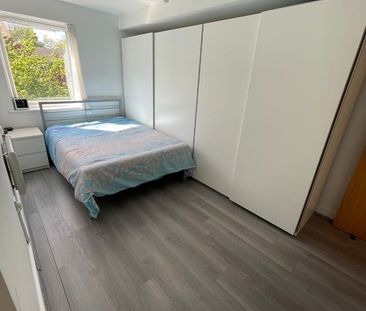 3 Bed Flat, Central Court, M3 - Photo 3