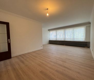 Gerenoveerd 2-slaapkamer appartement met garagebox in centrum Turnhout - Photo 1