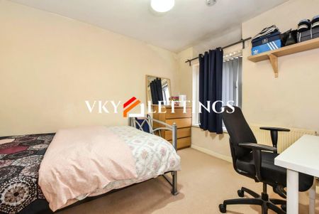 4 bedroom terraced house to rent - Photo 5