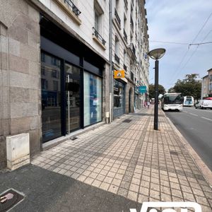 LOCAL REFAIT EN HYPER CENTRE VILLE - Photo 3