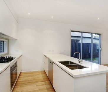 5 Leslie Street, Newport VIC 3015 - House For Rent | Domain - Photo 4