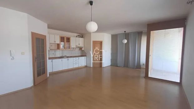 Pronájem prostorného bytu 1+kk s garážovým stáním - Slezské předměstí - Photo 1