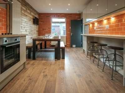 1 bedroom in a house share to rent - Photo 2