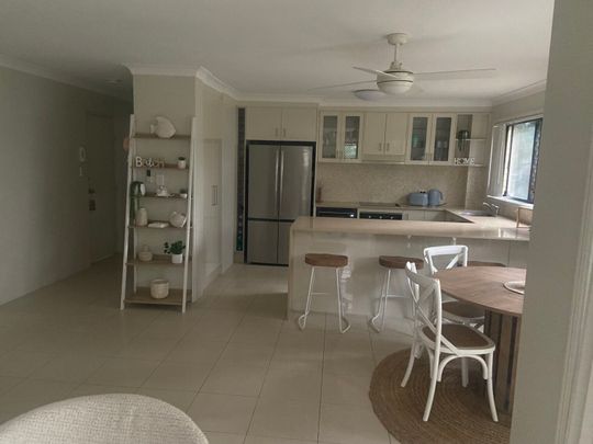 Bedroom with individual study room and bathroom - Photo 1