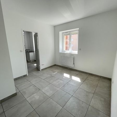 Location Appartement 2 pièces 38m² ROCHE LA MOLIERE 42230 - Photo 4