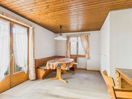 Generous 7-room single-family house with a view in Nuglar - Photo 2