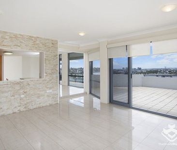 Huge Unit offering Stunning living - fabulous top level views everywhere - Photo 6