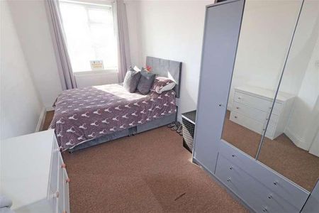 Rayleigh Road, Eastwood, SS9 - Photo 3