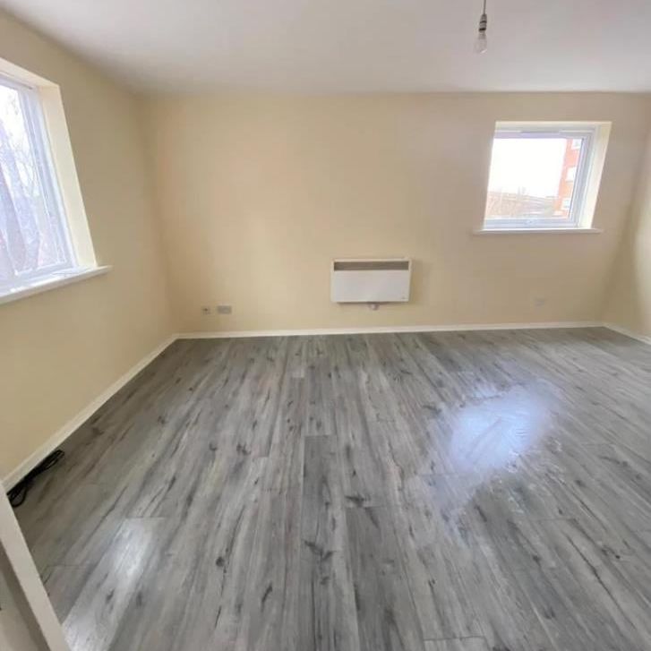 2 Bed Flat, Gurney Close, IG11 - Photo 1