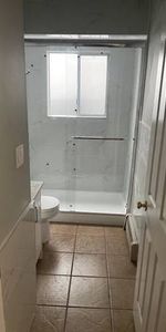 Newly renovated 1 bedroom & 1 bathroom Ground Level suite - Photo 4