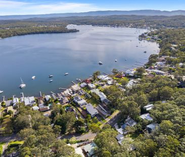 TOP OF THE TREE TOPS HOME WITH LAKE VIEWS - Photo 6