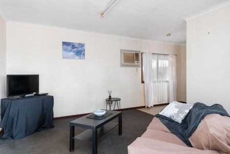 Neat & Tidy 2-Bedroom Home on a Spacious Block! - Photo 2