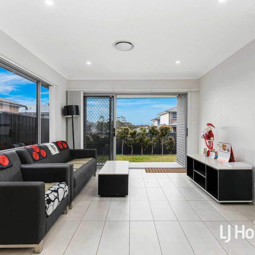 Beautiful 4 Bedroom Home in Great Location! - Photo 1