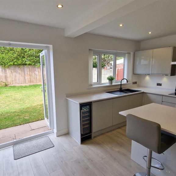 2 bedroom detached bungalow to rent - Photo 1