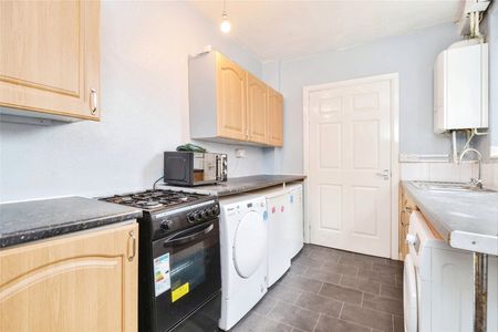 4 Bedroom Terraced - Photo 5