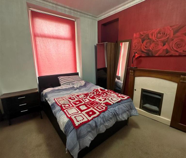 6 bedroom private hall to rent - Photo 1