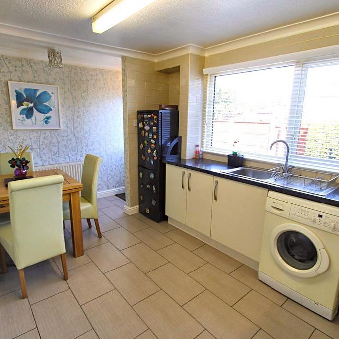 4 bedroom terraced house to rent - Photo 1