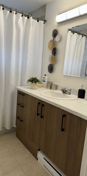 4 1/2 + Bureau, Saint-Jérôme, Rénové - Photo 1