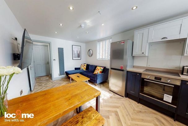 3 bedroom flat to rent - Photo 1