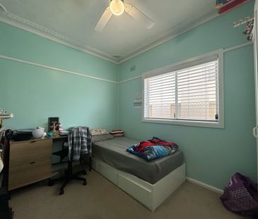 Cozy Family Home in the Heart of Blacktown - Photo 6