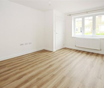 3 bedroom end of terrace house to rent - Photo 2