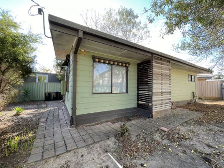 ONE BEDROOM UNIT ! - Photo 2