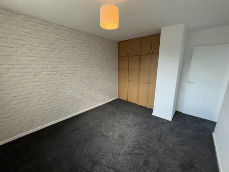 Woodhall Avenue, Manchester - Photo 3