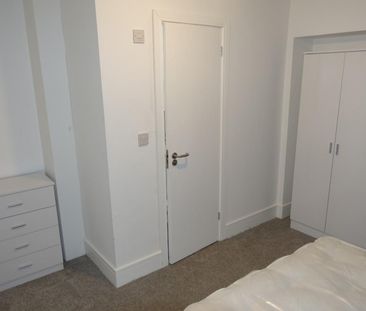 4 bedroom House To Let - Photo 2
