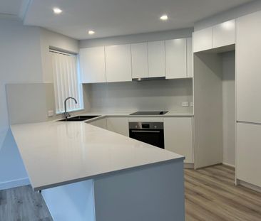 Fully Renovated 2 Bedroom Townhouse - Photo 5