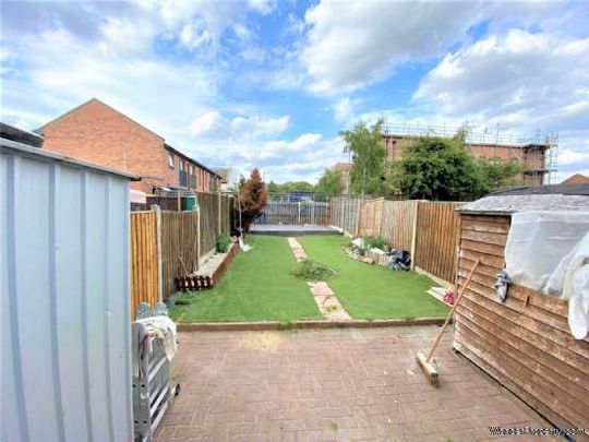 2 bedroom property to rent in Dagenham - Photo 1