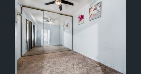 Charming 3-Bedroom Home with Spacious Yard in Elizabeth Downs - Photo 4