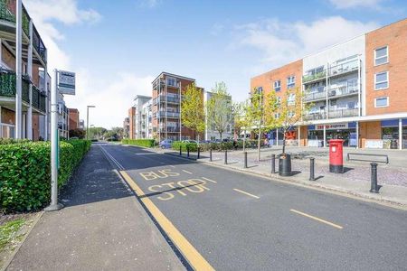 Canalside, Redhill, Surrey, RH1 - Photo 3