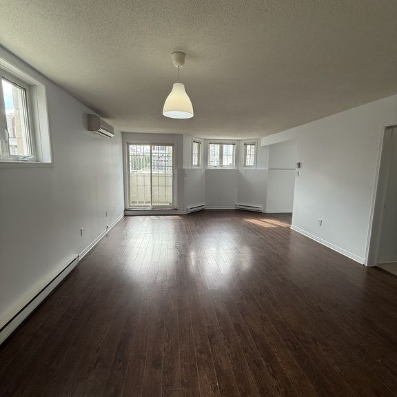 Spacieux Condo Lumineux 2 Chambres - Photo 1