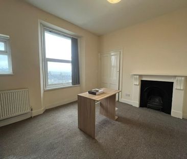 17 Woodland Terrace, Flat 5, Plymouth - Photo 3