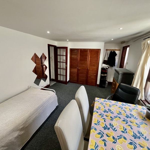 1 Bed Flat, Zinzan Street, RG1 - Photo 1