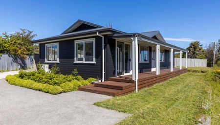 Modern 3-Bedroom Home - Great location - Photo 5