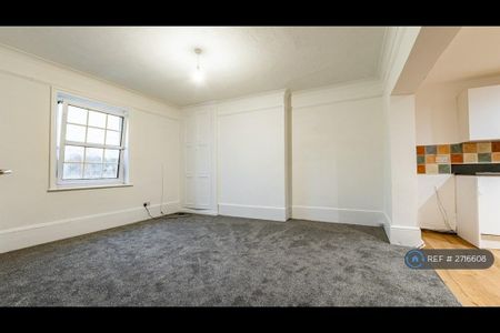 3 bedroom flat to rent - Photo 2