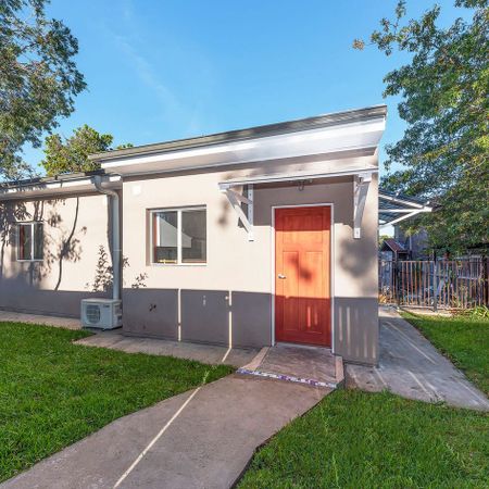 Charming One-Bedroom Granny Flat in Quiet, Convenient Location - Photo 4