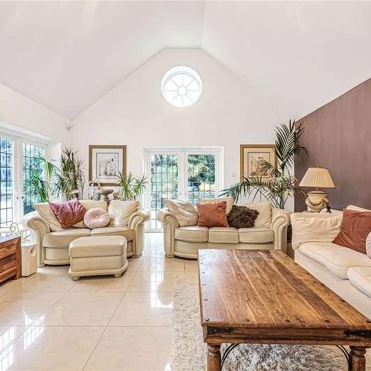 Bulls Cross Ride, Waltham Cross, Hertfordshire, EN7 - Photo 1