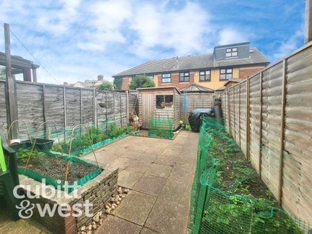 2 bedroom semi-detached house to rent - Photo 5