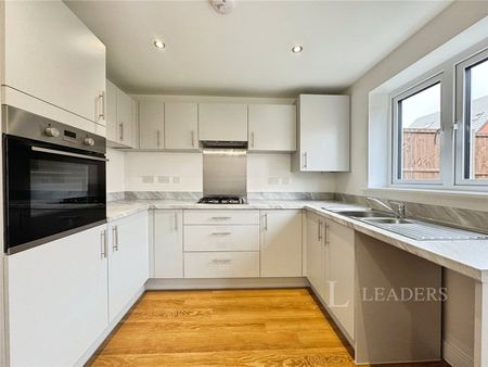 3 bedroom house to rent Chiffchaff Way, Wymondham, Norfolk, NR18 - Photo 4