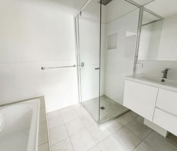 Modern 3 bedroom townhouse close to CBD. - Photo 1