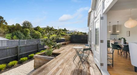 Charming Home for Rent in the Heart of Picton - Photo 3