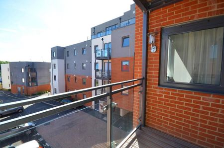 2 bedroom flat to rent - Photo 4