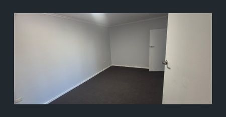 Rennovated and ready for rent - Photo 4