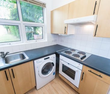 Flat 2, 27 Richmond Road, Headingley, LEEDS - Photo 4