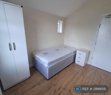 4 bedroom semi-detached house to rent - Photo 2